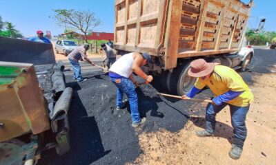 Arrancan trabajos de asfaltado en el fraccionamiento Villas Ana María de Cosoleacaque.