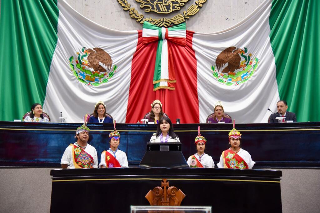 *Entrega Congreso de Veracruz Premio Estatal de la Mujer a la mejor estudiante del mundo*