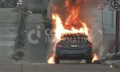 (+VIDEO)Automóvil se incendia en Minatitlán; vecinos escucharon un fu3rte 3struendo, iniciando así las llamas