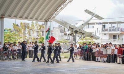 El H. Ayuntamiento de Cosoleacaque premia a escoltas, nivel bachillerato.