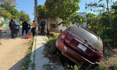 Conductor pierde el control y casi vu3lc4 en su camioneta en la colonia Miguel Alemán.