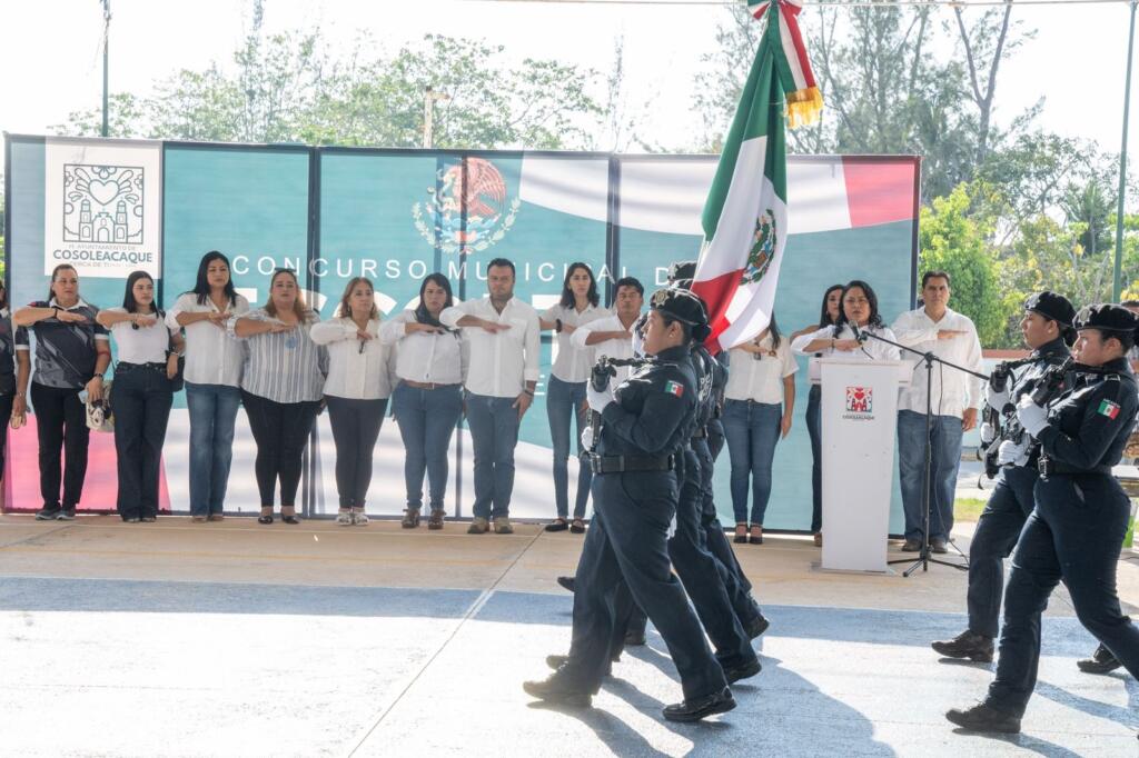 Secundarias de #Cosoleacaque participan en el 4to. Concurso municipal de escoltas.