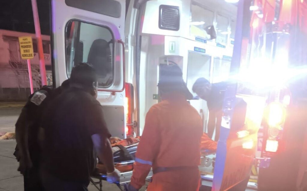 Obrero sufre gr4ve l3sión tras acc!d3nte con maquinaria en obra de la Transístmica en Minatitlán Obrero sufre gr4ve l3sión tras acc!d3nte con maquinaria en obra de la Transístmica en Minatitlán