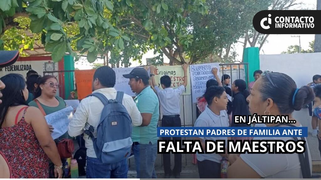 PROTESTAN PADRES DE FAMILIA ANTE LA FALTA DE MAESTROS.