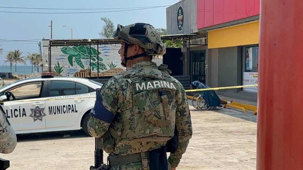 *Por causas naturales mur!ó persona en silla de ruedas afuera del Oxxo de Lázaro Cárdenas de Coatzacoalcos*