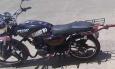 R0ban motocicleta del patio de una vivienda en Cosoleacaque