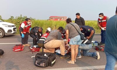 *Camioneta arr0lla a dos motociclistas, tres personas resultaron l3sion4das *
