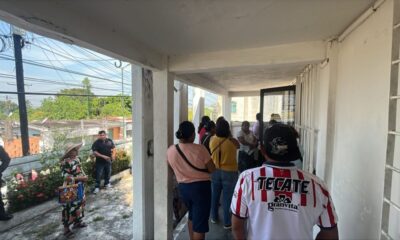 (+VIDEO)Familias toman oficinas de CFE en Cosoleacaque por falta de luz; llevan 15 días sin el servicio