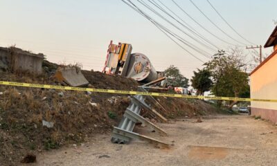 (+VÍDEO) Viven con miedo bajo el puente: familias temen una tragedia por camiones sin control en La Ica