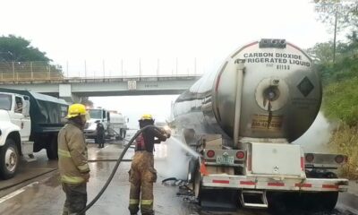 Inc3ndio en cisterna obliga a cierre parcial de la autopista Acayucan–Minatitlán; autoridades logran controlar el fuego sin lesi0n4dos