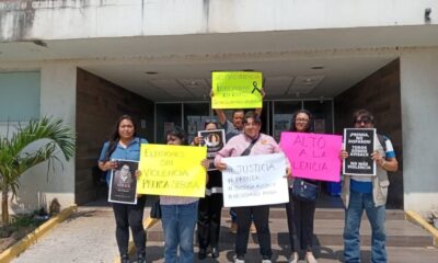 *Se vuelven a manifestar periodistas de Coatzacoalcos exigiendo justicia por el as3sin4to de Avisack Douglas*