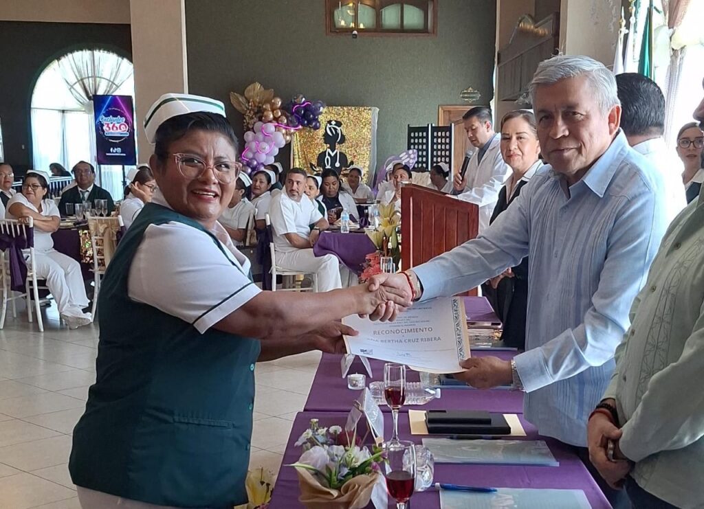 Entrega Veracruz Sur reconocimientos al Mérito de Enfermería 2024