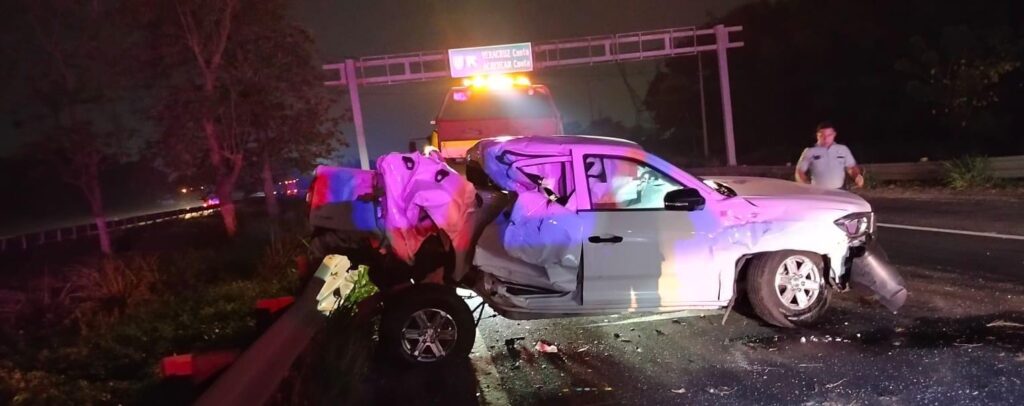 Aparatosa volcadura frente a la colonia Veracruz