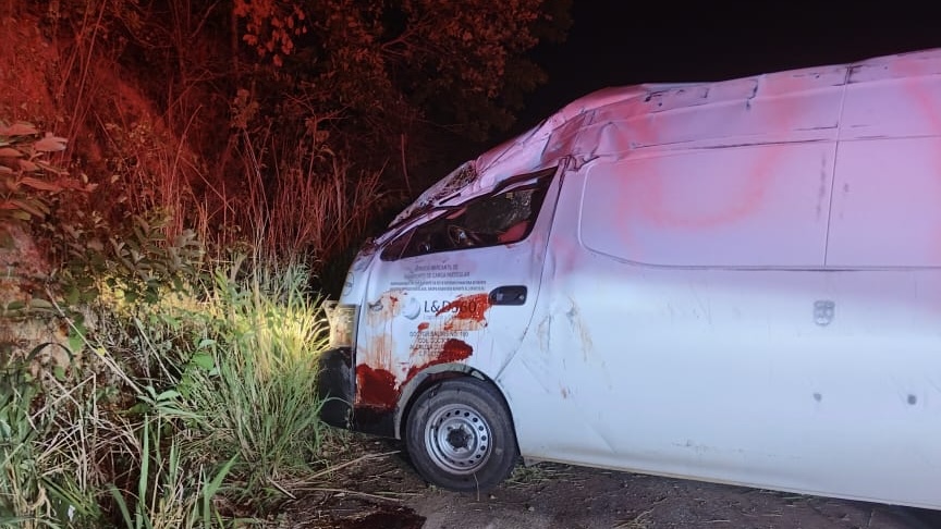 **Volcadur@ en la carretera cerca de San Juan Evangelista deja a un conductor h3rido**