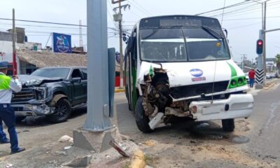 *Apar4tos0 acc!dent3 entre urbanero y particular deja lesionadas a seis personas en la avenida UV de Coatzacoalcos *