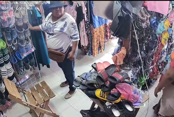 Captan a mujer r0b@ndo cartera en comercio de Cosoleacaque, Ver.