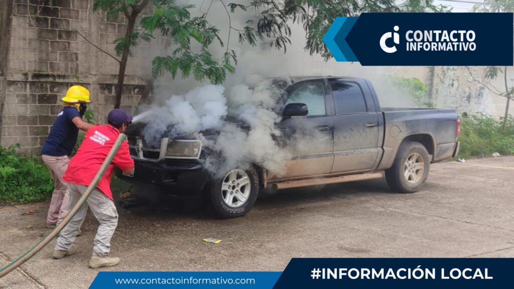 Camioneta se inc3ndi@ en el barrio Nuevo de Acayucan