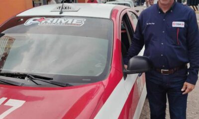 👏 Taxista de Minatitlán devuelve bolsa con 22 mil pesos y celular a una pasajera