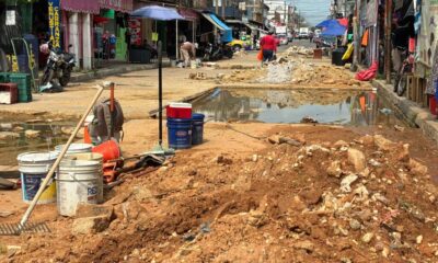 (+VÍDEO) Comerciantes de la calle Carranza en Minatitlán, en crisis por obras inconclusas del Ayuntamiento