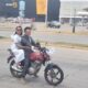 ¡Recién casados en moto! La escena que enterneció a pasajeros en Minatitlán