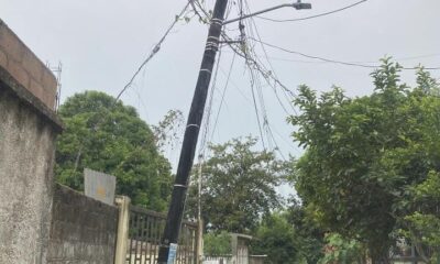 Poste a punto de colapsar en la Benito Juárez, piden intervención de CFE