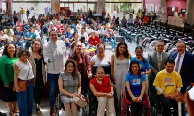 *Atestigua Tanya Viveros la entrega de sillas de ruedas a personas con discapacidad*