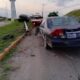 *Conductores abandonan sus autos luego de derribar un poste de alumbrado público y otros terminar en el monte al poniente de Coatzacoalcos*