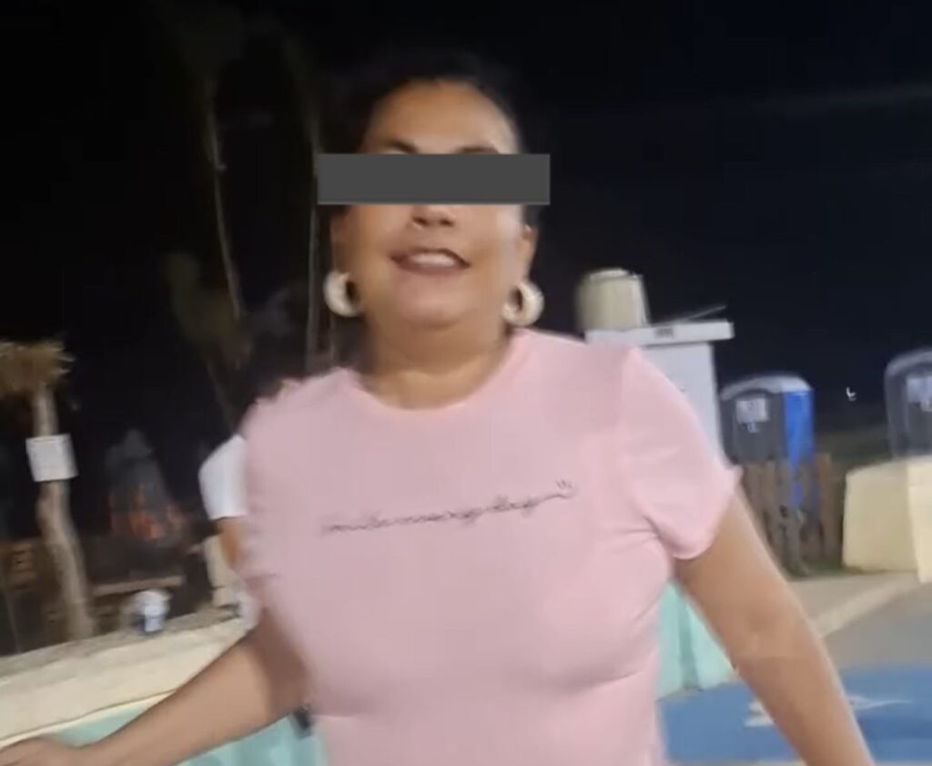*Dama g0lpea a otra en pleno malecón de Coatzacoalcos, la acusó en redes sociales de am3n4zas*