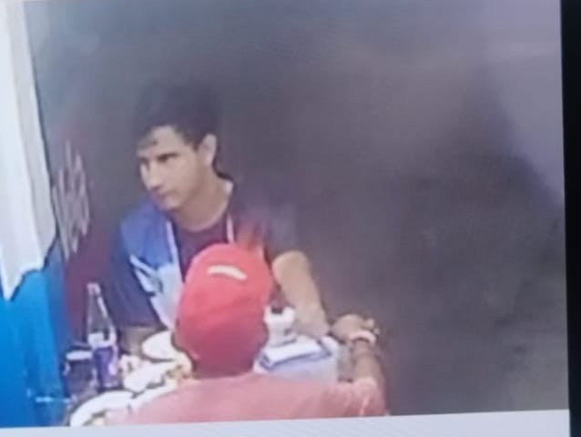 Alertan por presencia de sujeto que llega a locales de comida, ordena y escapa para no pagar la cuenta