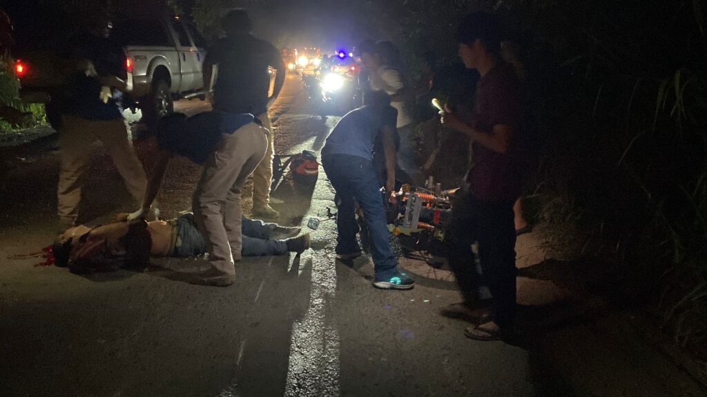 **Motociclista acc!dent4do en Acayucan tras caer a un bache, se sospecha que manejaba ebr!o**