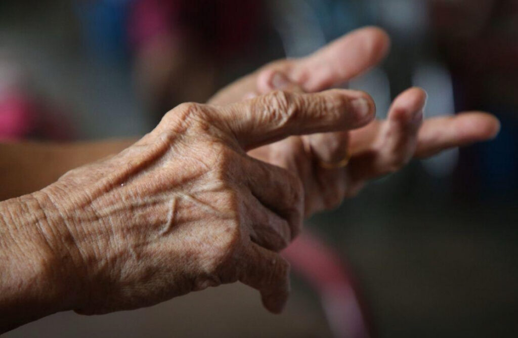 En calidad de d3scon0cido los r3stos de abuelito que f4lleció en el ab4ndon0 y olvido en Minatitlán