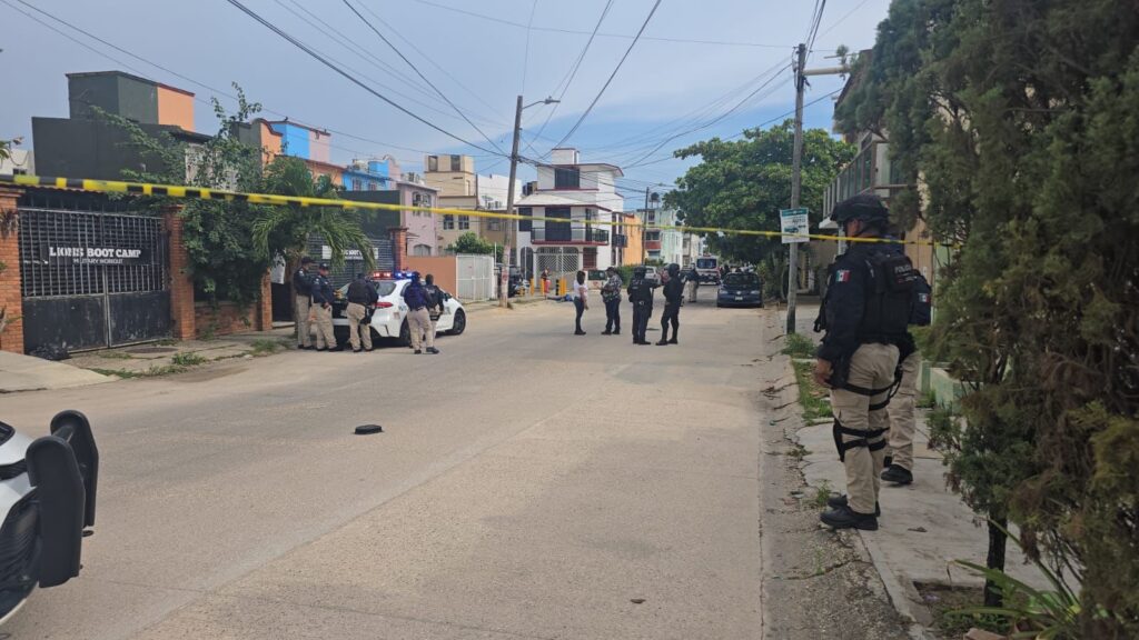 *Con pedazos de ladrillo y papel higiénico autoridades ministeriales y policía realizan diligencias en intercambio de bal4s en la colonia Las Palmas de Coatzacoalcos*