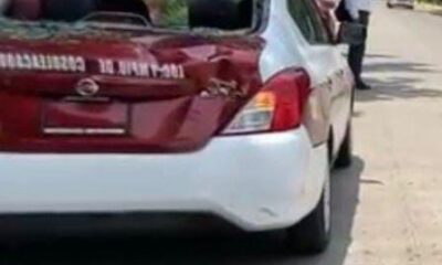 Motociclista sufre gr4ve accid3nte al imp4ctars3 c0ntra taxi estacionado