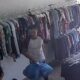 Finge ser cliente y huye con bolsas de ropa en Minatitlán; el robo quedó grabado en video