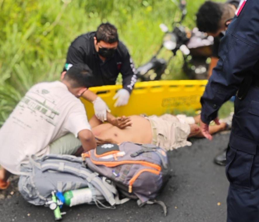 Adulto mayor derrapa en motocicleta en tramo Canticas