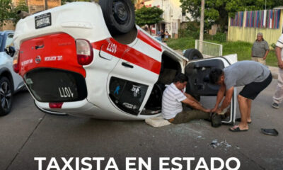 Un taxista ebri0 ch0ca y vu3lca su vehículo en Acayucan