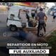 Repartidor en moto aparece tendido sobre el Bulevar; fue auxiliado por sus propios compañeros