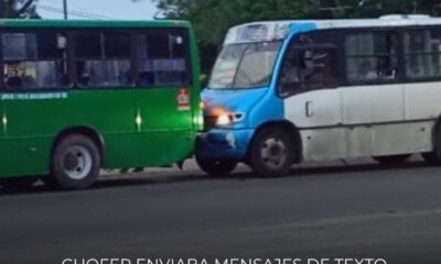 *Chofer enviaba mensajes de texto y provocó acc!d3nte contra otro urbano de Coatzacoalcos, los l3sion4dos se g0lp3aron en la nariz y boca*