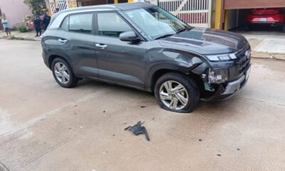 *Motociclista ch0có contra tres automóviles en la colonia Las Gaviotas, dos vehículos estaban estacionados*