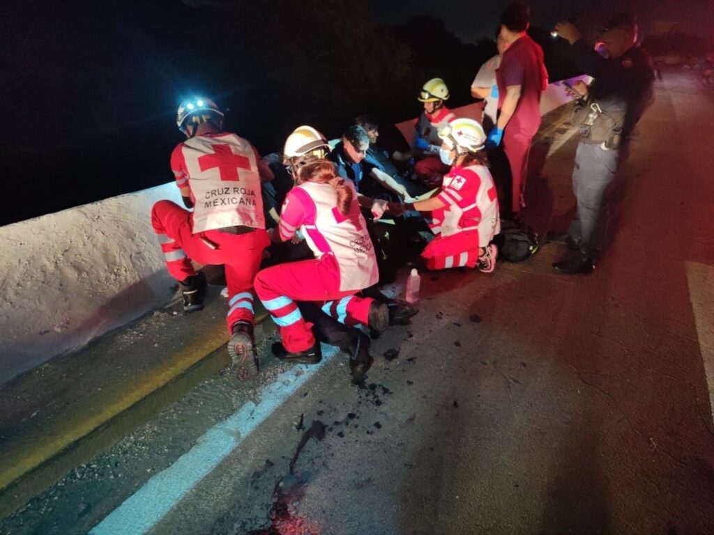 Elementos de la SSP resultan l3sion4do en acc!d3nte en el puente Desnivel