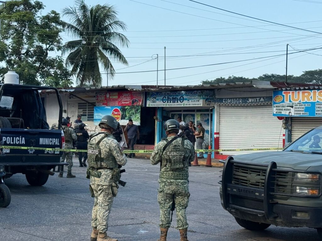 Bal3an a trabajador de “Tours Acosta” en la terminal de Acayucan
