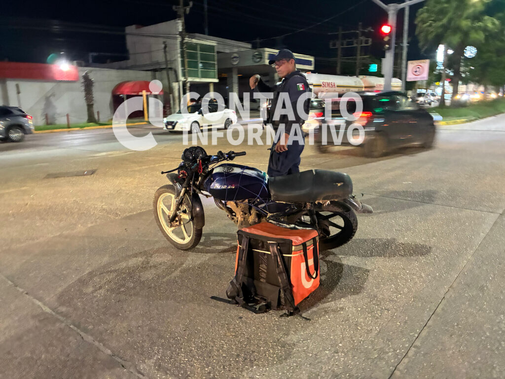 Accid3nte en el Bulevar Tecnológico deja a mujer y niño lesi0n4dos tras ser atrop3llad0s por repartidor en moto