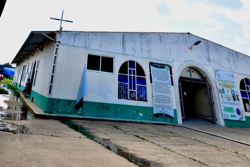 Tem0r en capilla de Francisco Villa: niña y adulto cometen as4lto durante oración vespertina