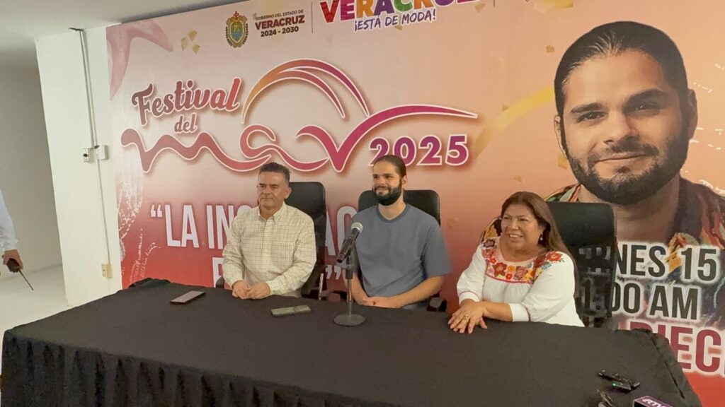 *Farid Dieck desborda a jóvenes en Coatzacoalcos, el Teatro de la Ciudad fue insuficiente para la presentación del creador de contenido con 46 millones de seguidores*