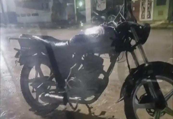 Arm4d0s y en grupo: tres sujetos despojan a ciudadano de su motocicleta en Minatitlán