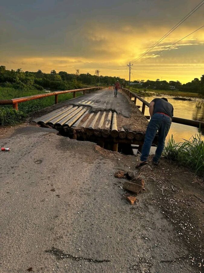 PRECAUCIÓN: DESLAVE DEJA INCOMUNICADAS A COMUNIDADES EN TEXISTEPEC