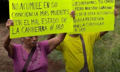 Están hartos del pésimo estado de la carretera federal 180; exigen al gobierno su rehabilitación