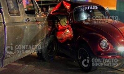 (+VIDEO) Conductor en probable estado de ebriedad destrozó un «Bocho» en Minatitlán