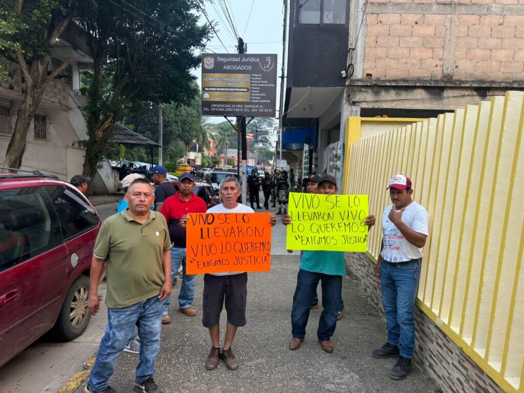 Padre de familia busca a su hijo d3ten!do y d3sap4rec!do en Acayucan