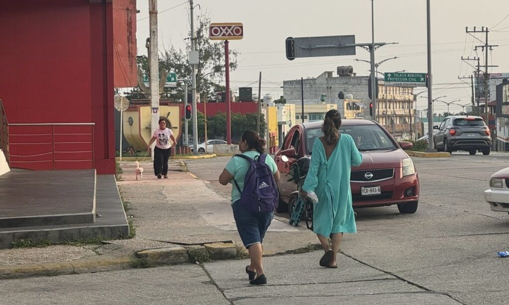 *Paciente escapa del HGZ 36 de Coatzacoalcos, la dama tuvo una cris!s y se tornó agr3siv4 con personal de seguridad*